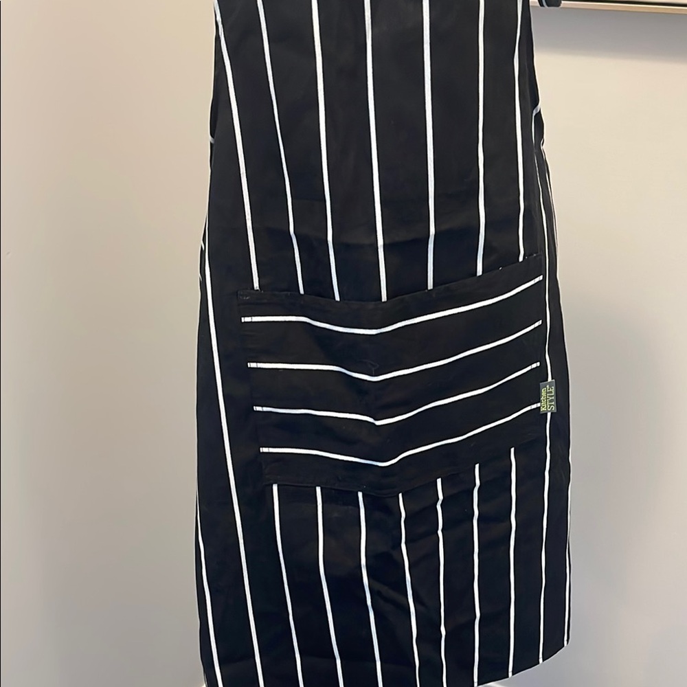 Striped Apron - Picture 4 of 8